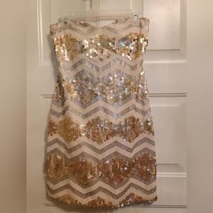 Champagne sparkly mini bodycon sequin dress! Sz L lined, silicon grip & bra pads